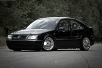 vw-bora-all-black