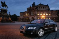 volkswagen-phaeton_2009-night