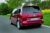 vw-touran_2010_back