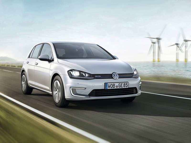 Volkswagen e Golf 2015 800x600 wallpaper 01